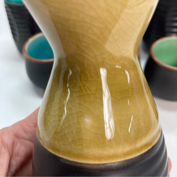 Sake Set 4 Tokkuris (Decanters) and 4 Ochokos (Cups) Multicolored Glazed Ceramic - Picture 6 of 10
